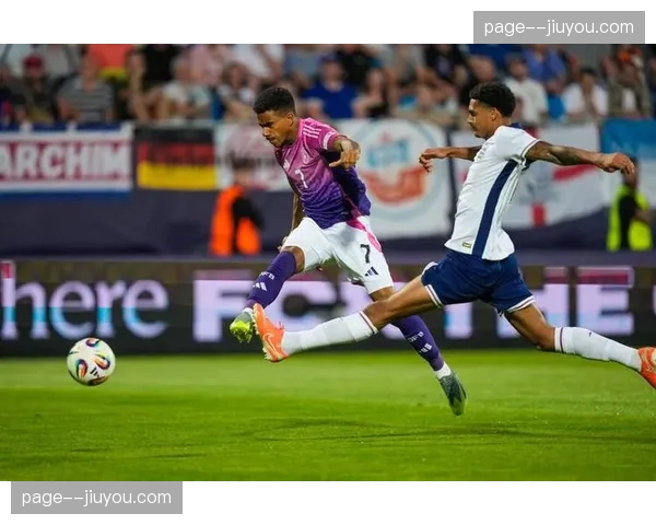 荷兰防守体系相对稳固 范戴克领衔后防线经验丰富